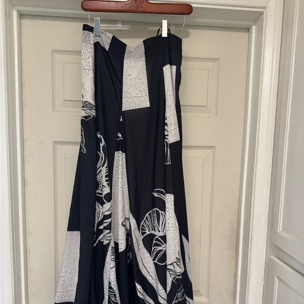 Commense Black and White A-Line Floral Panel Skirt